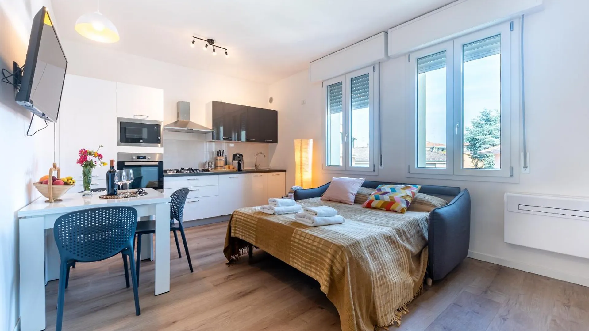 Chic Parma Little Flat Near City Center Apartment
