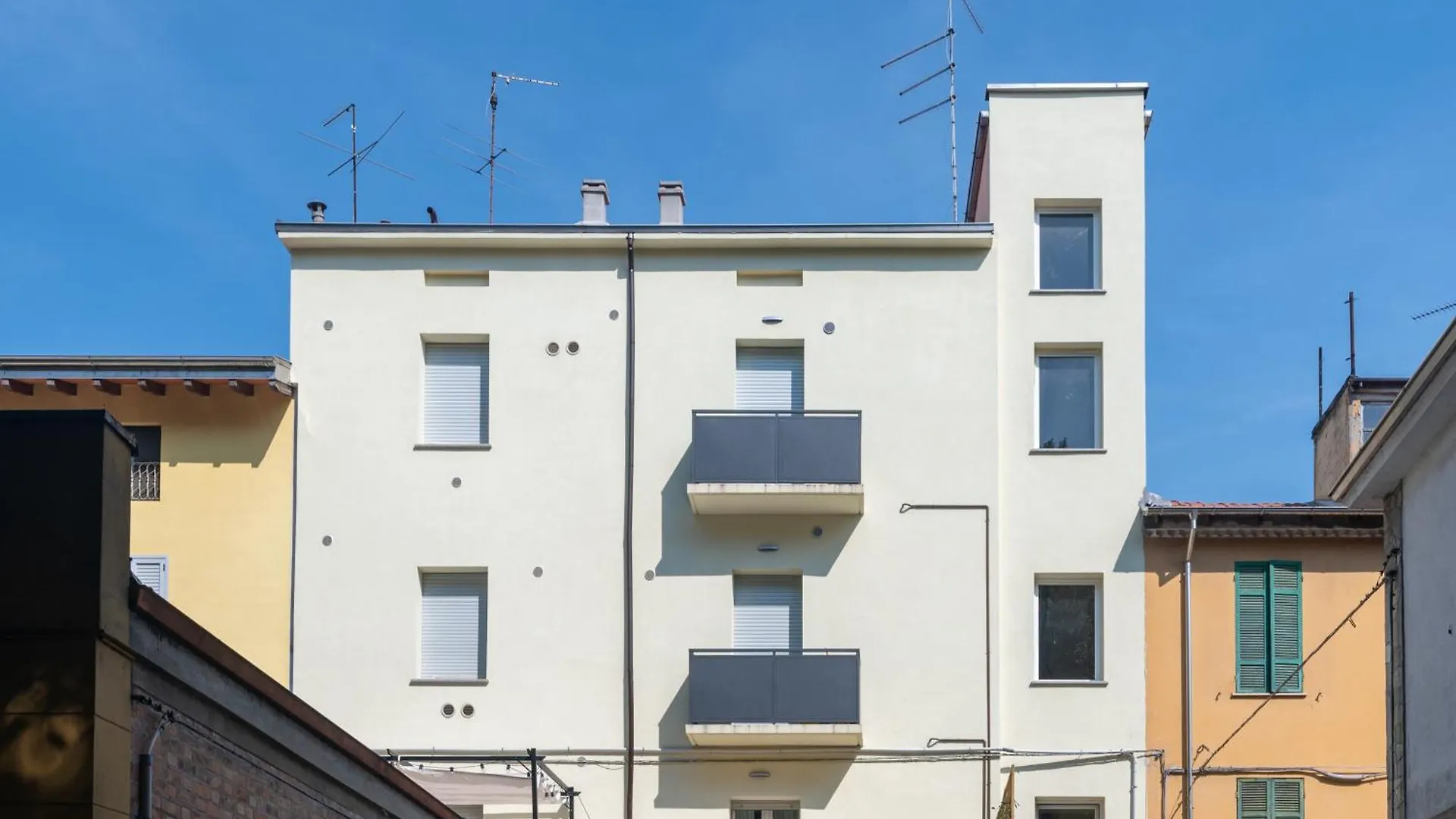 Chic Parma Little Flat Near City Center